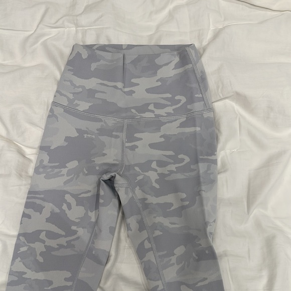 Lululemon Wunder Under 25” Leggings RARE COLOR - Picture 2 of 4